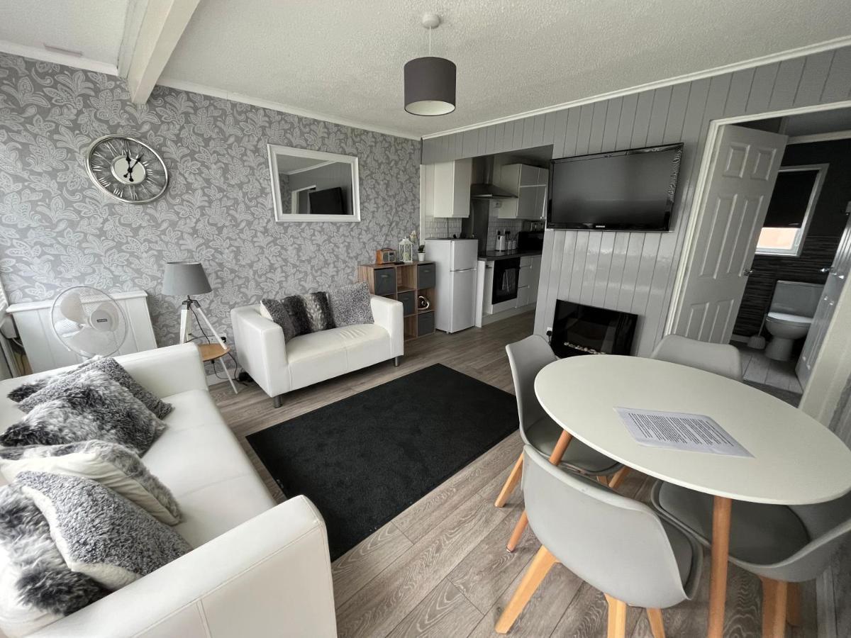 Holidayz, Chalet 58, Hemsby - Beautifully Presented Two Bed Chalet, Sleeps 4 With Free Wi-Fi Plus Pet Friendly エクステリア 写真